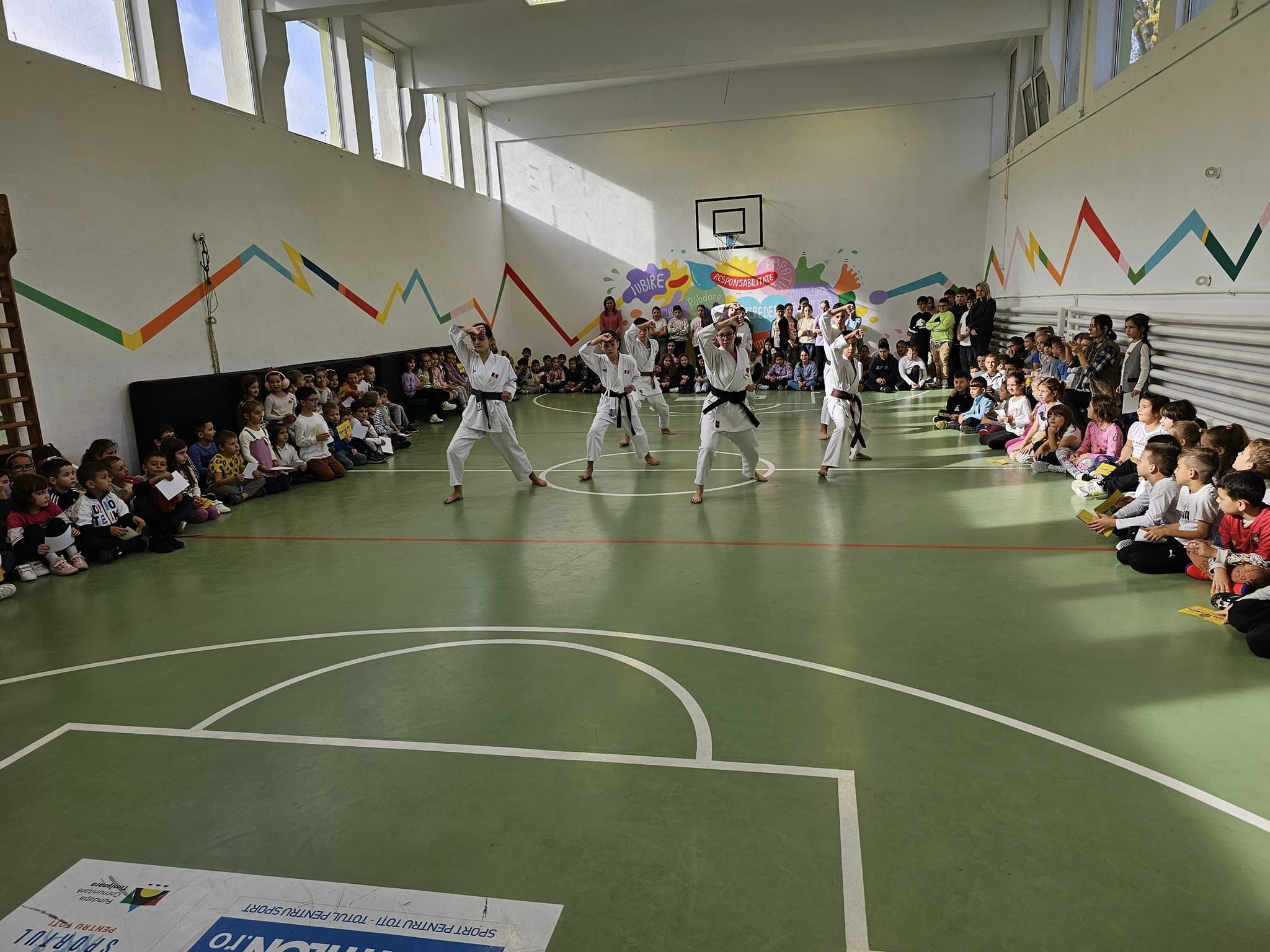 Demonstratie de karate, pentru copiii de la Sc. Gen.2